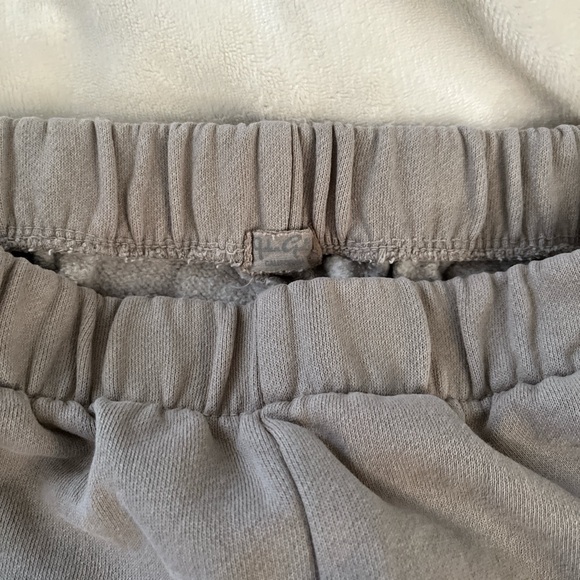 brandy melville rosa sweatpants - Picture 3 of 3